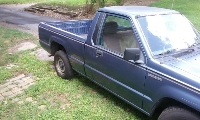 1990 Mitsubishi Mighty Max 2dr base model - photo 3
