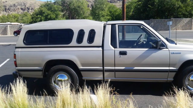 1990 Mitsubishi Mighty Max Base Standard Cab Pickup 2-Door - photo 2