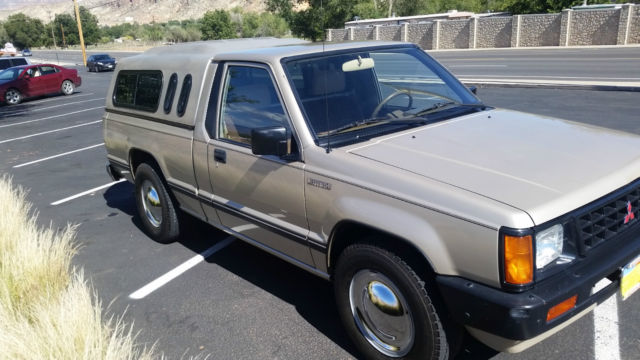 1990 Mitsubishi Mighty Max Base Standard Cab Pickup 2-Door - photo 9
