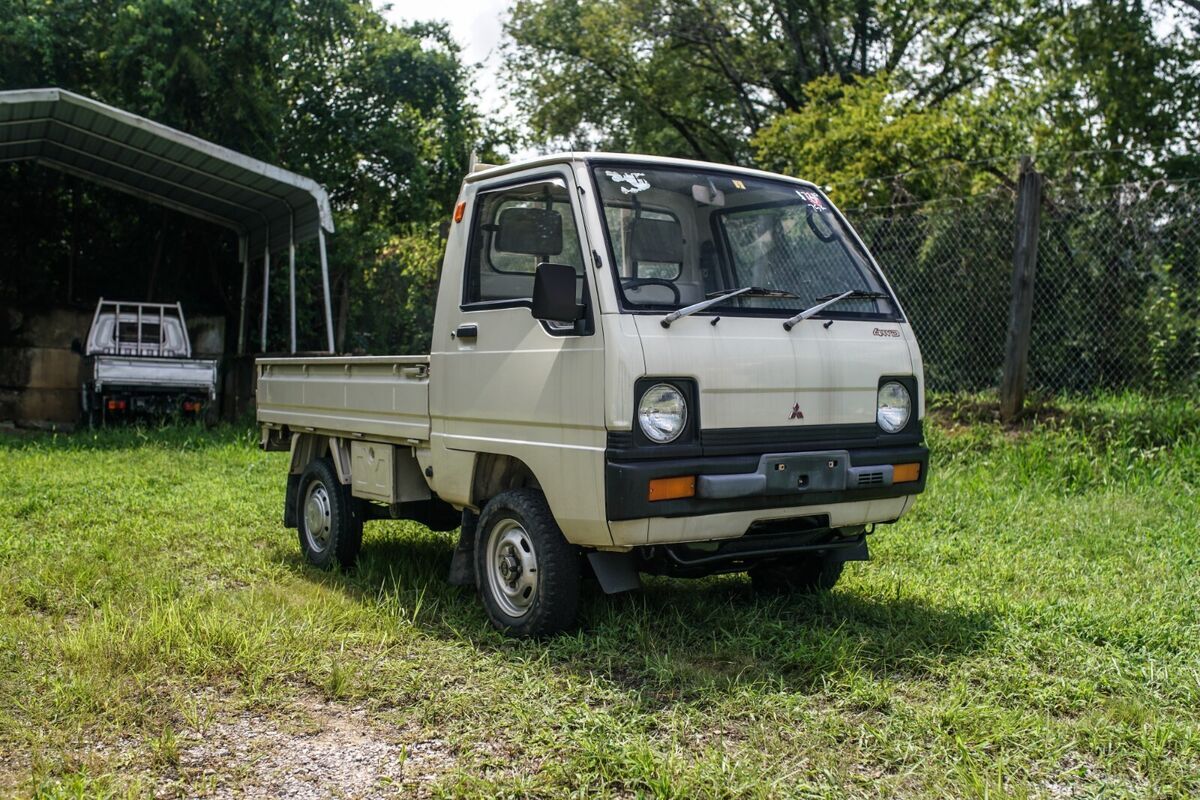 1990 Mitsubishi Minicab with 4WD 1990 Mitsubishi Minicab Mighty