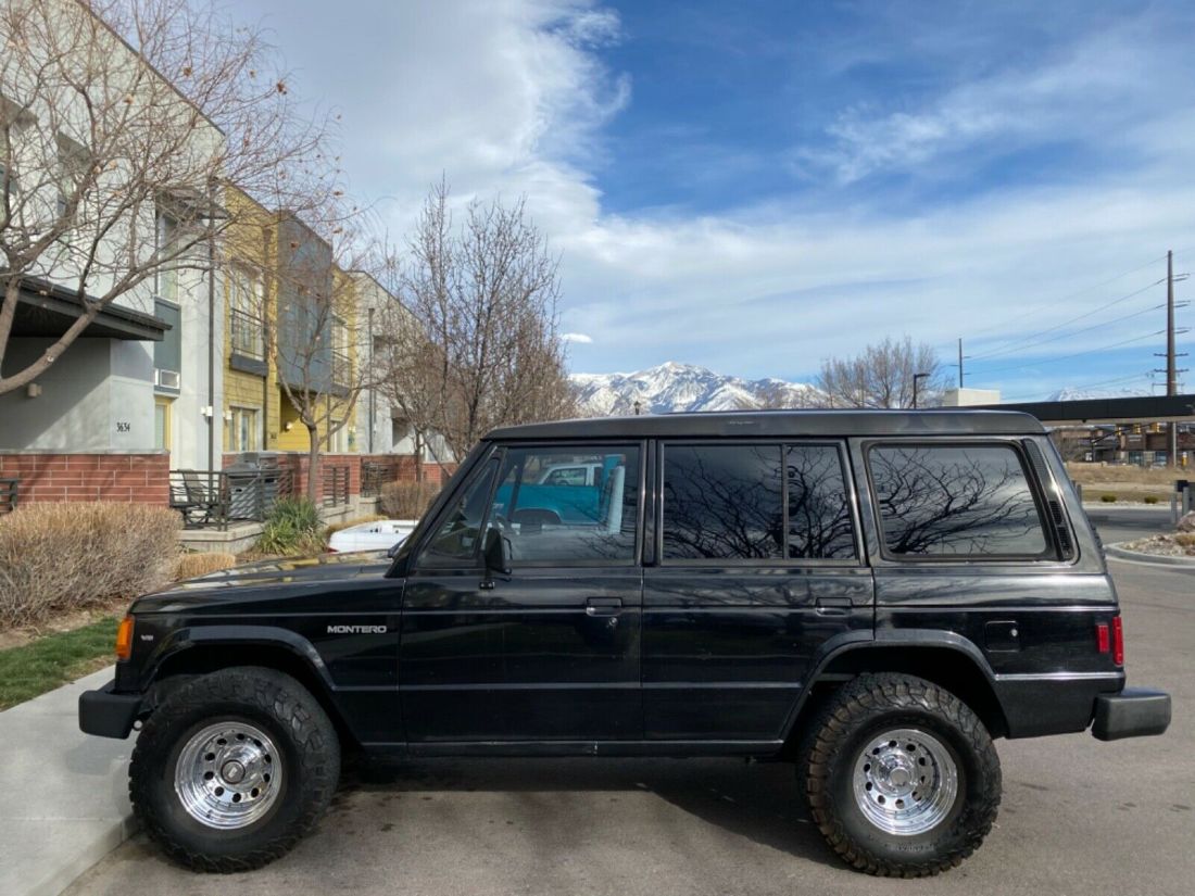 1990 Mitsubishi Montero - photo 2