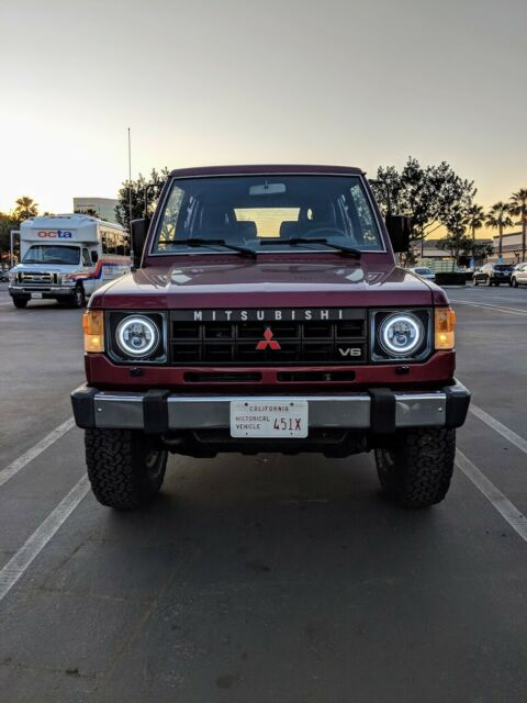 1990 Mitsubishi Montero LS - photo 2