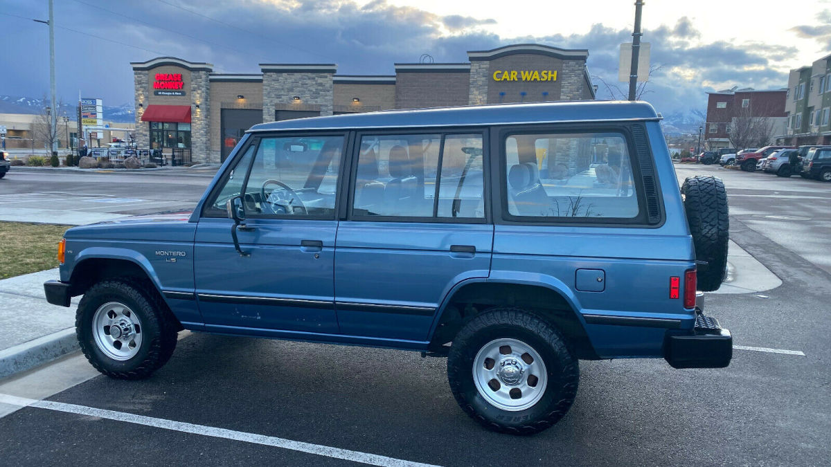 1990 Mitsubishi Montero LS - photo 9