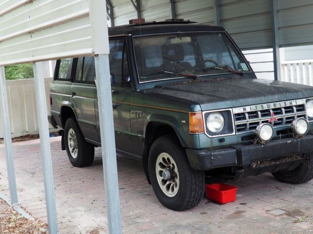 1990 Mitsubishi Montero LS - photo 2