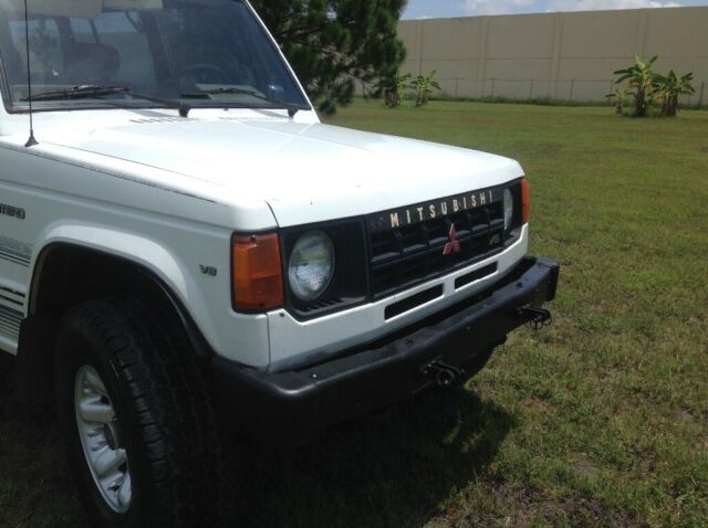 1990 Mitsubishi Montero LS 4X4 MANUAL 5 SPEED ONE OWNER - photo 12
