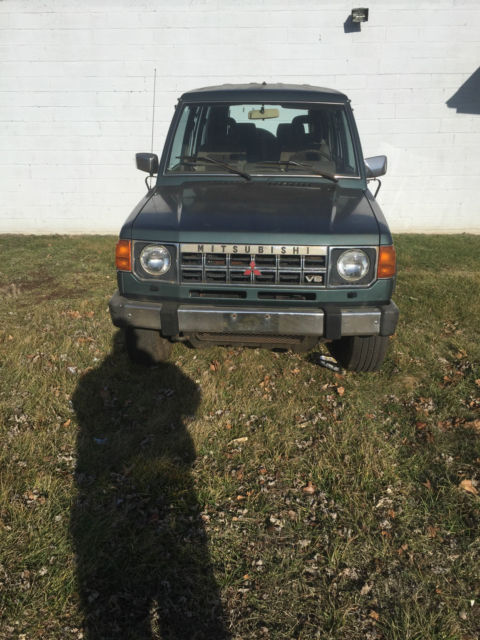 1990 Mitsubishi Montero RS - photo 2