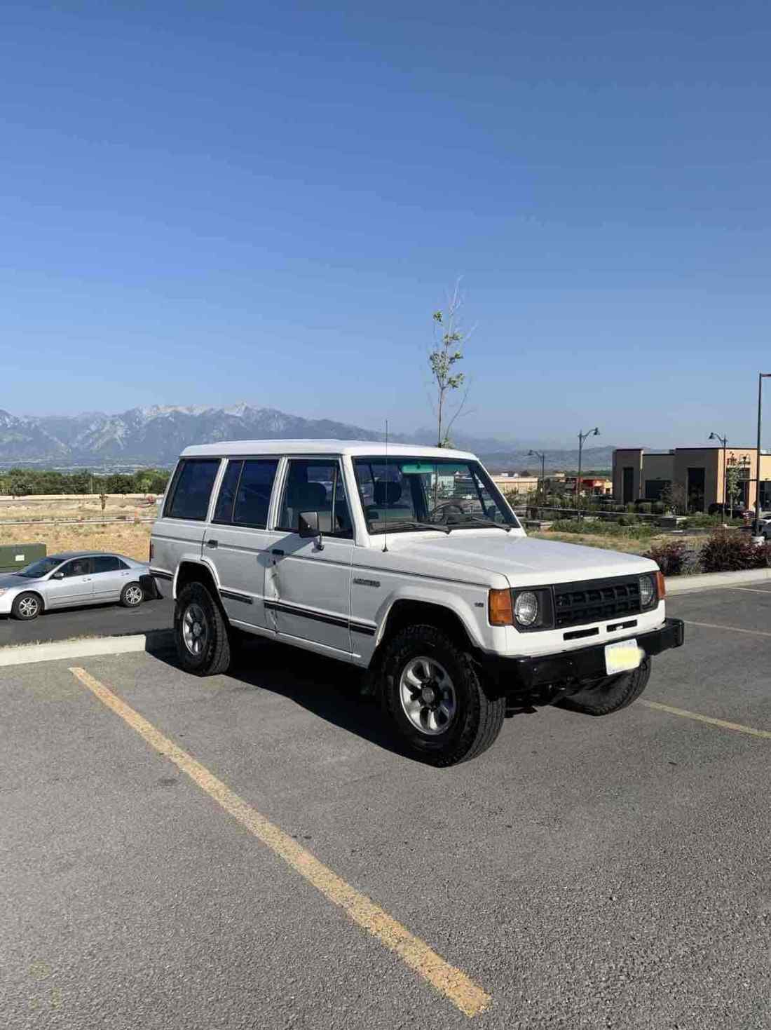 1990 Mitsubishi Montero - photo 2