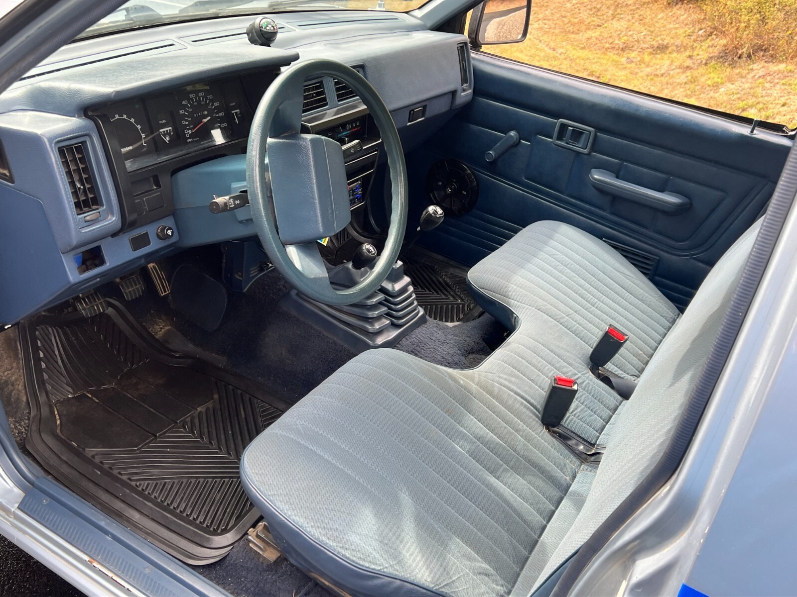 1990 Nissan D21 Hardbody Shortbed 5spd 4x4 Pickup 90K Orig Miles Daily Driver - photo 3