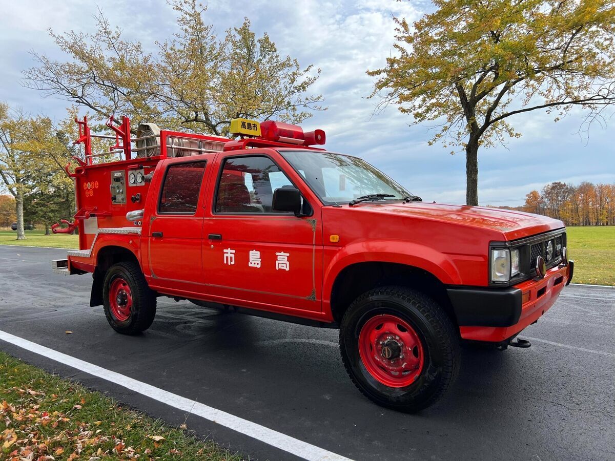 1990 Nissan D21 Fire Truck - photo 2