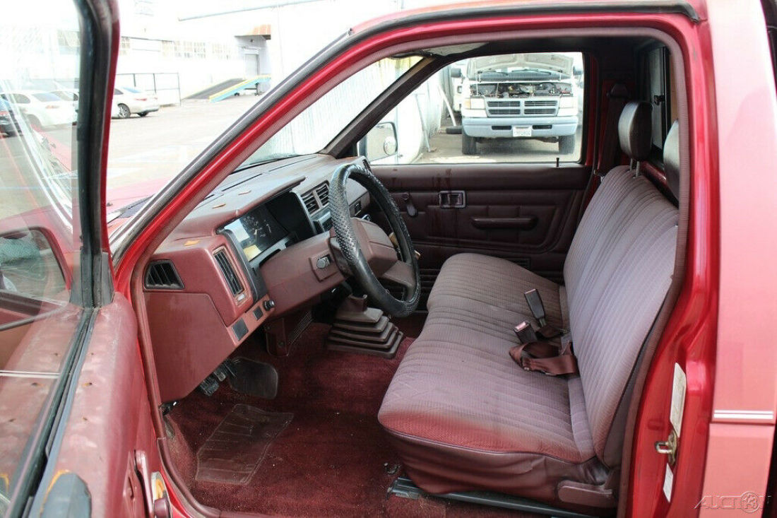 1990 Nissan Truck - photo 10