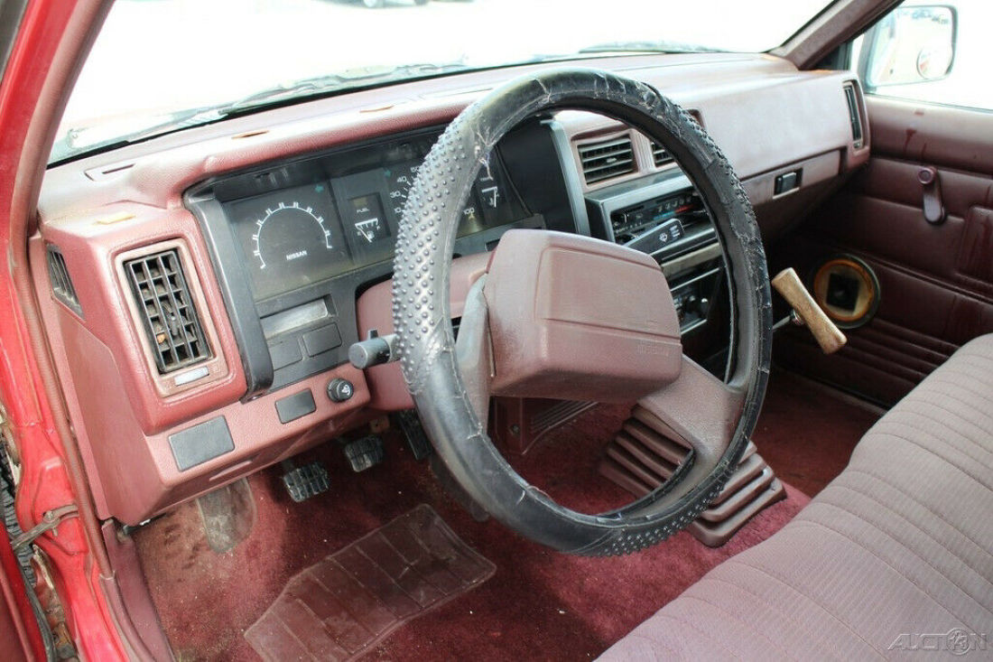 1990 Nissan Truck - photo 11