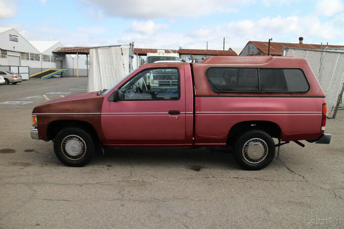 1990 Nissan Truck - photo 2