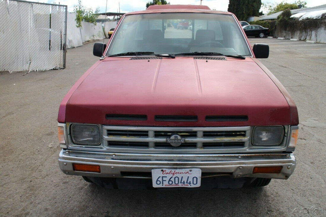 1990 Nissan Truck - photo 8