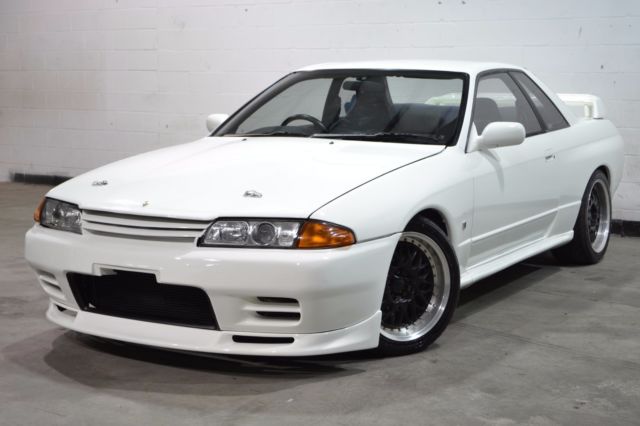 1990 Nissan Skyline GT-R -- Cristal White - RB26DETT - 5 Speed - 110,454 miles 1990 Nissan GT-R R32 GT-R