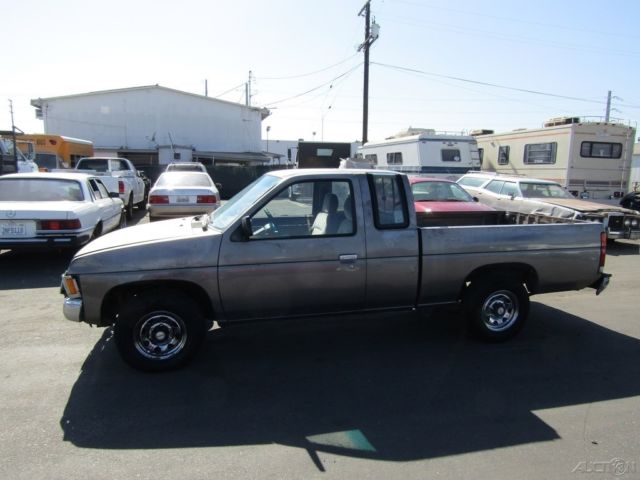 1990 Nissan Truck SE V6 - photo 2