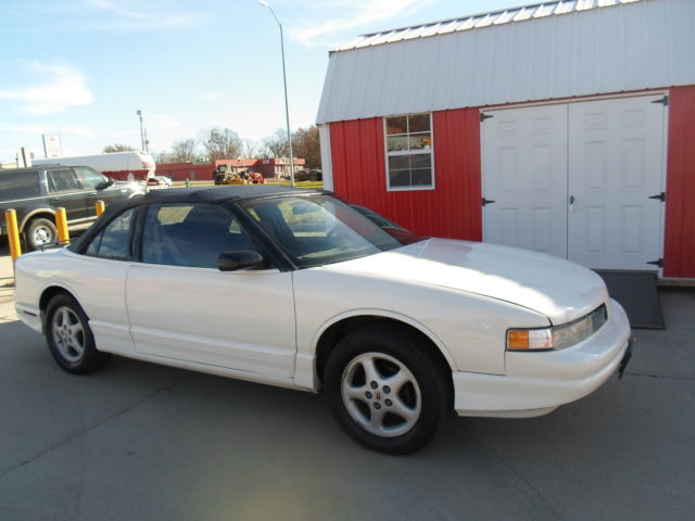 1990 OLDS CONV 1990 Oldsmobile Cutlass Base Coupe 2-Door