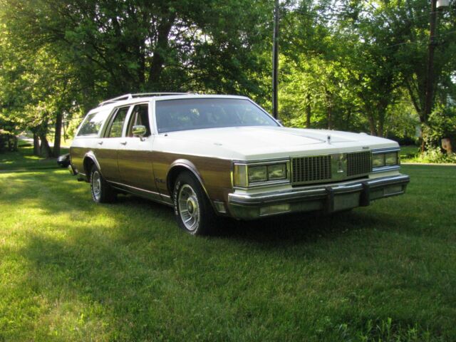 1990 Oldsmobile Custom Cruiser - photo 2