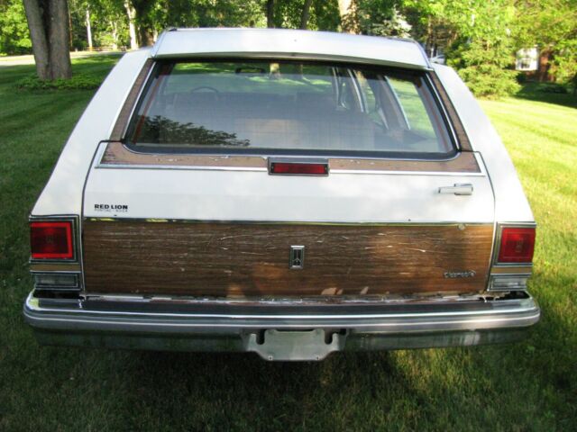 1990 Oldsmobile Custom Cruiser - photo 6