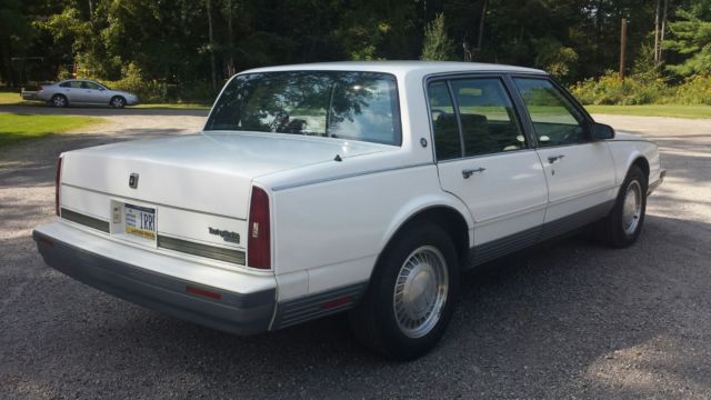 1990 Oldsmobile Touring Sedan Touring Sedan - photo 4