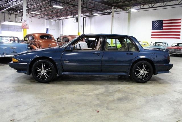 1990 Pontiac Bonneville -- - photo 2