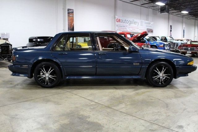 1990 Pontiac Bonneville -- - photo 6