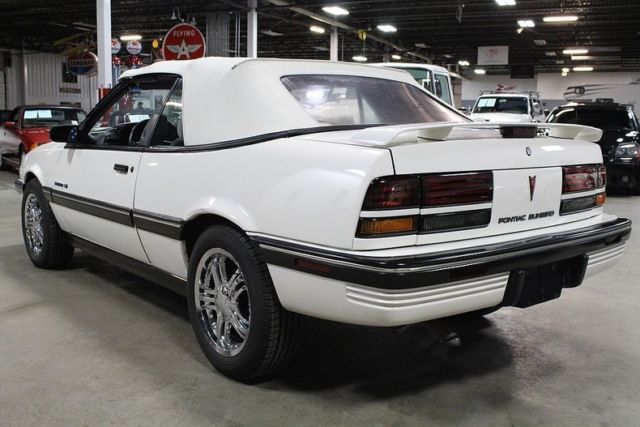 1990 Pontiac Sunbird -- - photo 3