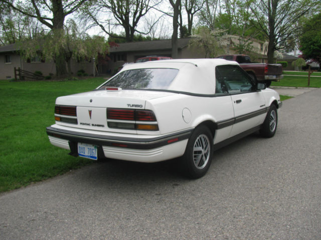 1990 Pontiac Sunbird - photo 6