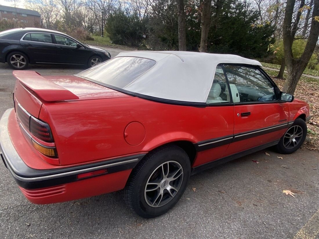 1990 Pontiac Sunbird LE - photo 2