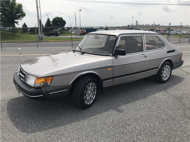 1990 Saab 900 --