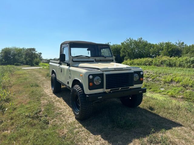 1900 Land Rover Defender - photo 10