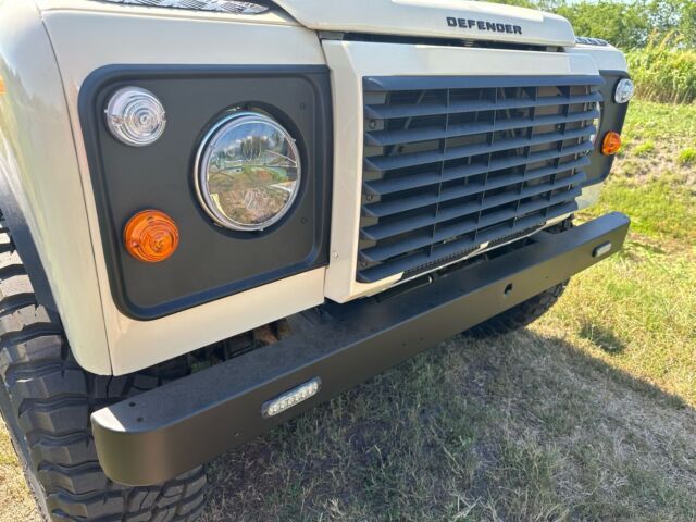 1900 Land Rover Defender - photo 11