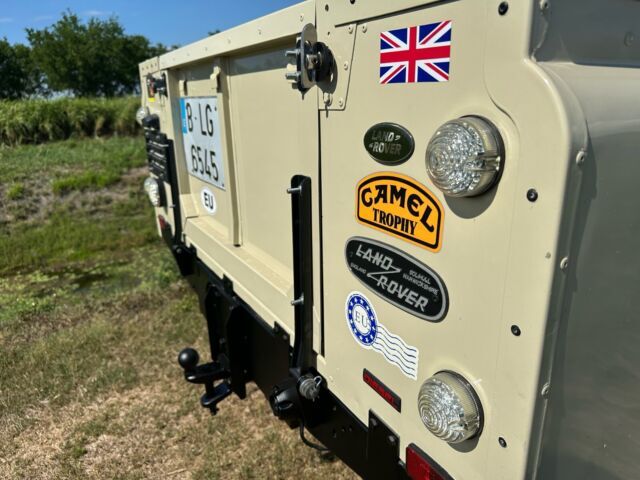 1900 Land Rover Defender - photo 13