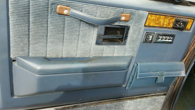 1990 GMC Suburban blue - photo 6