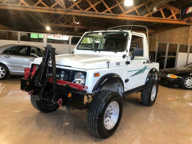 1990 Suzuki Samurai JL 2dr 4WD SUV Manual 5-Speed 4WD I4 1.3L Gasoline 1990 Suzuki Samurai JL 2dr 4WD SUV