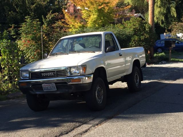 1990 Toyota 4x4 SR5 Pickup with Canopy 1990 Toyota Tacoma