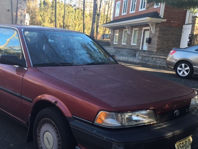 1990 Toyota Camry DLX Sedan 4-Door 2.5L 1990 Toyota Camry