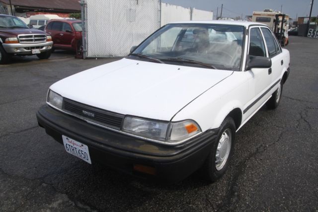 1990 Toyota Corolla DLX Automatic 4 Cylinder NO RESERVE 1990 Toyota Corolla DLX Sedan 4-Door
