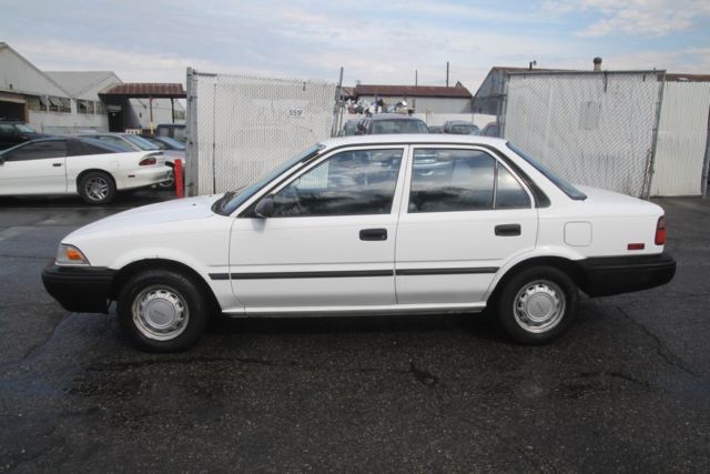 1990 Toyota Corolla DLX Sedan 4-Door - photo 2