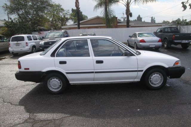 1990 Toyota Corolla DLX Sedan 4-Door - photo 3