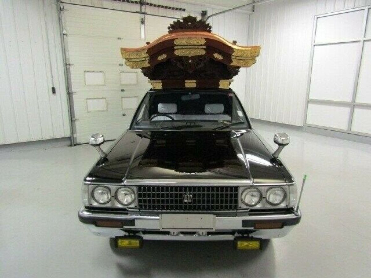 1990 Toyota Crown Hearse - photo 2