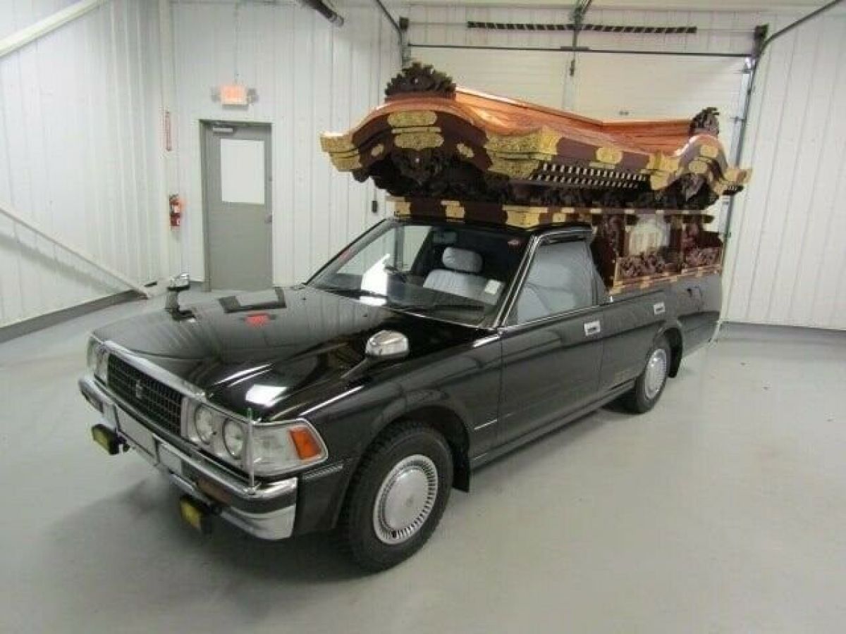 1990 Toyota Crown Hearse - photo 3
