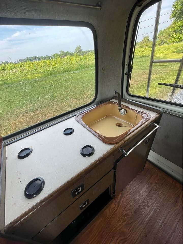 1990 Toyota Hiace - photo 13