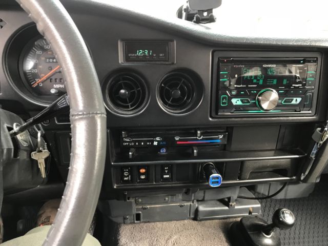 1990 Toyota Land Cruiser Base Sport Utility 4-Door - photo 11