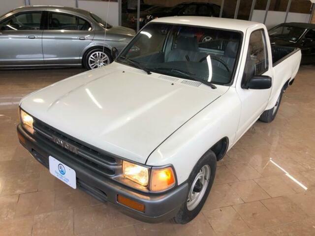 1990 Toyota Pickup 1/2 TON SHORT WHEELBASE DLX Automatic 4-Speed RWD I4 2.4L 1990 Toyota Pickup 1/2 TON SHORT WHEELBASE DLX