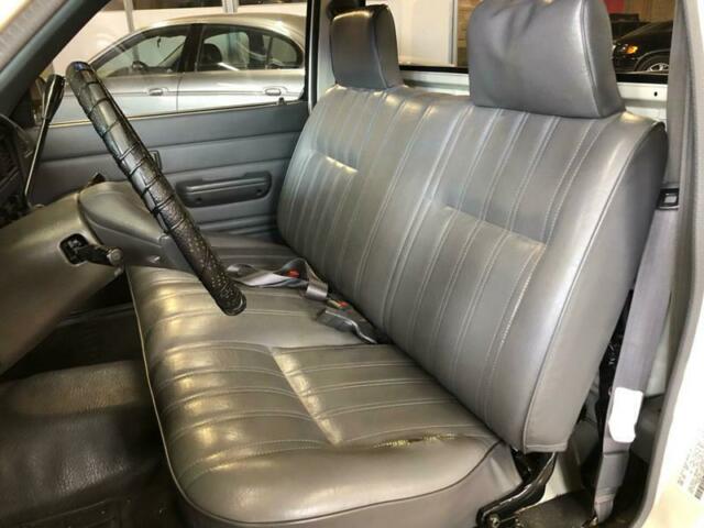 1990 Toyota Pickup 1/2 TON SHORT WHEELBASE DLX - photo 10