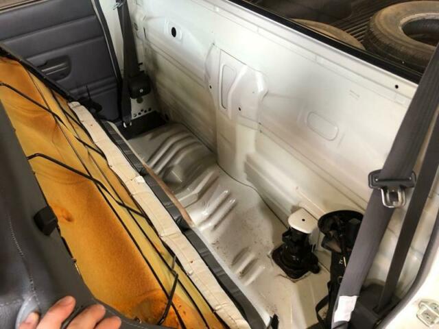 1990 Toyota Pickup 1/2 TON SHORT WHEELBASE DLX - photo 11