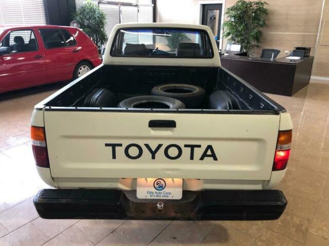 1990 Toyota Pickup 1/2 TON SHORT WHEELBASE DLX - photo 3
