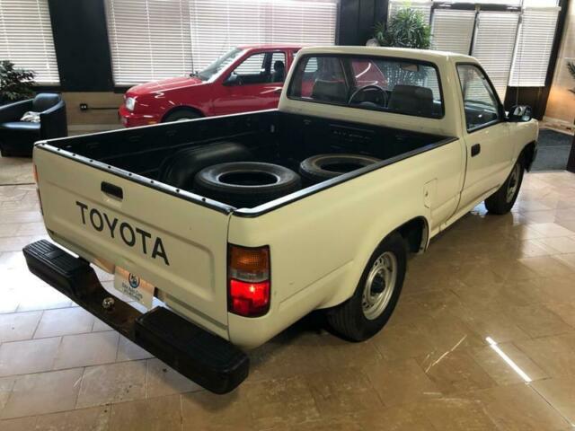 1990 Toyota Pickup 1/2 TON SHORT WHEELBASE DLX - photo 5