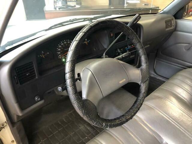 1990 Toyota Pickup 1/2 TON SHORT WHEELBASE DLX - photo 8