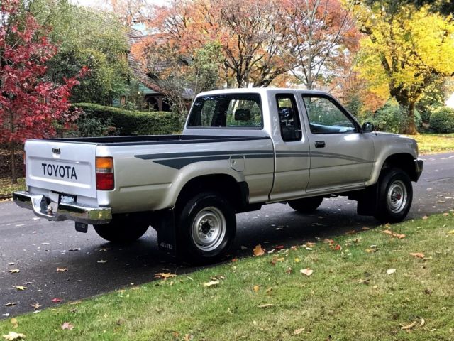 1990 Toyota Tacoma Deluxe - photo 4